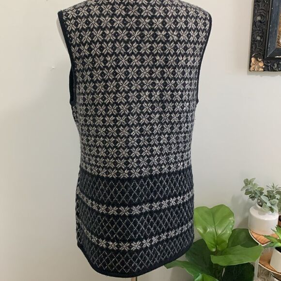 Vintage Gap Vest Womens 100% Wool Fair Isle Nordic Metal Clasp Closure Size L - Picture 11 of 17